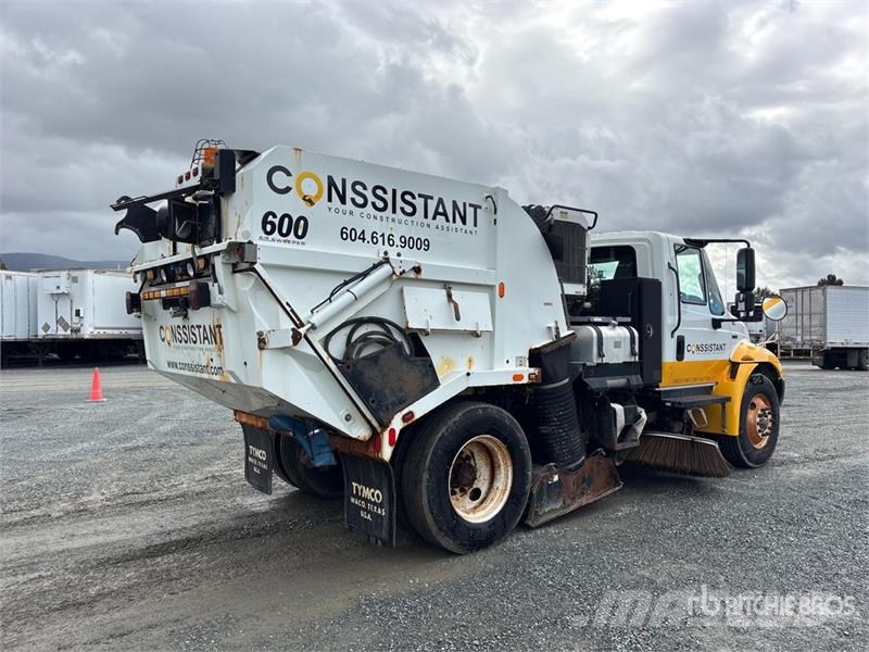 International 4300M7 شاحنات كاسحة