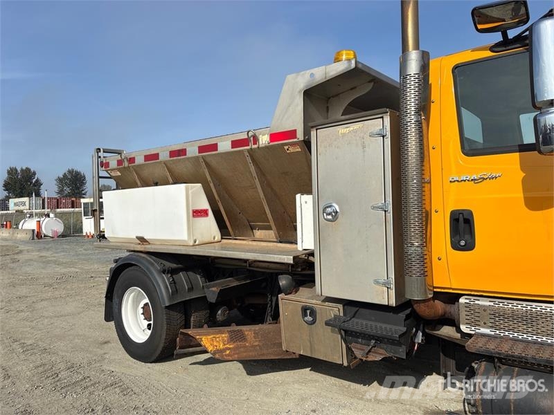International 4400 Комбинированные дорожные машины