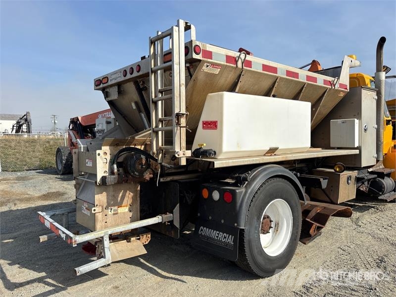 International 4400 Комбинированные дорожные машины