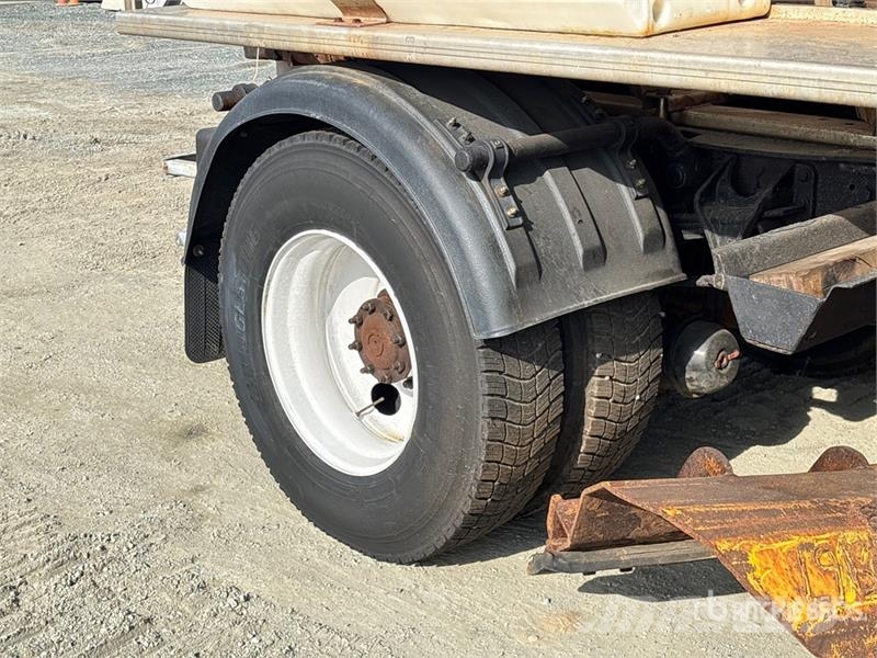 International 4400 Комбинированные дорожные машины