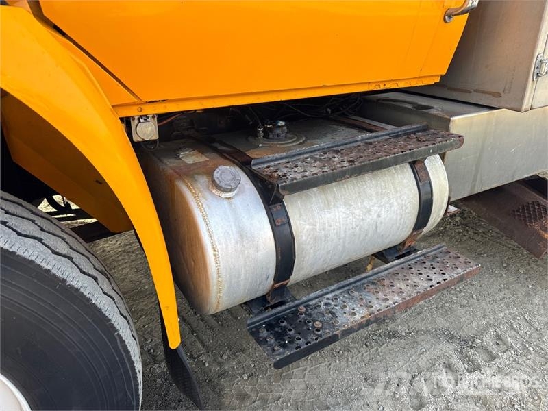 International 4400 Комбинированные дорожные машины