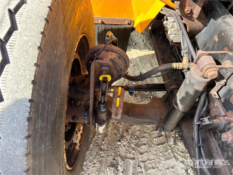 International 4400 Комбинированные дорожные машины