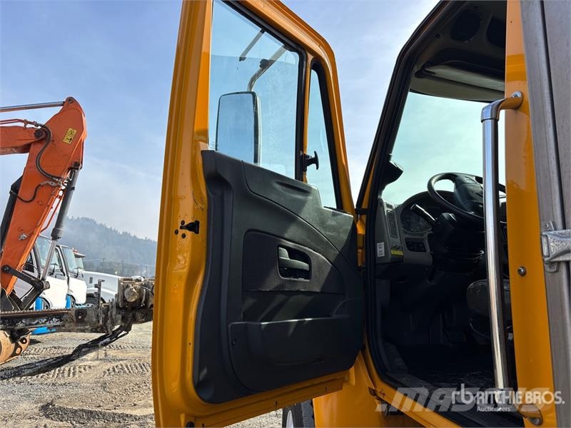 International 4400 Комбинированные дорожные машины
