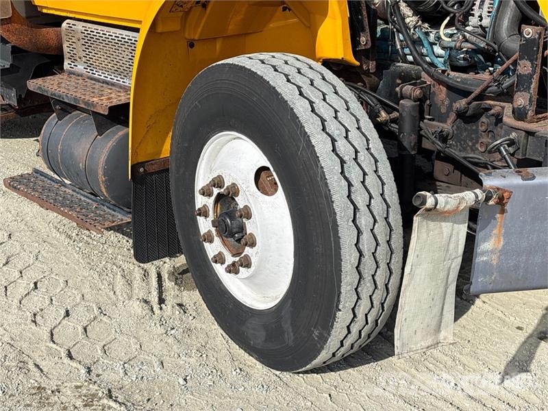 International 4400 Комбинированные дорожные машины