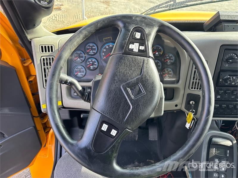 International 4400 Комбинированные дорожные машины