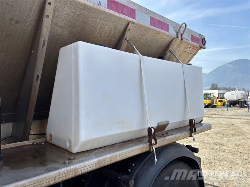 International 4400 Комбинированные дорожные машины