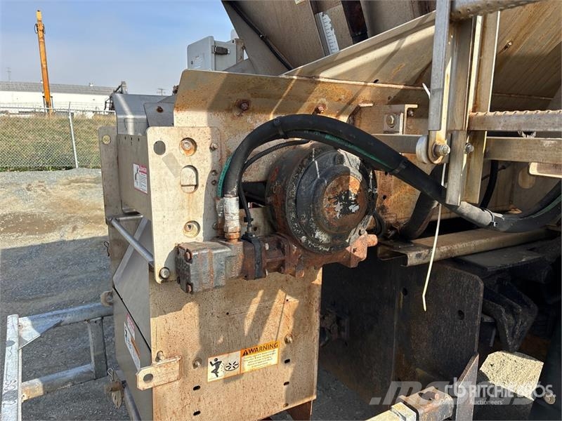International 4400 Комбинированные дорожные машины