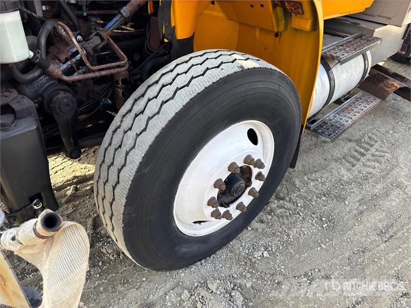 International 4400 Комбинированные дорожные машины
