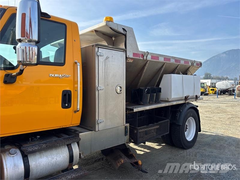 International 4400 Комбинированные дорожные машины