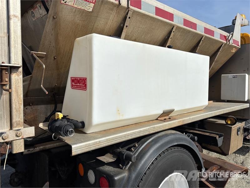 International 4400 Комбинированные дорожные машины