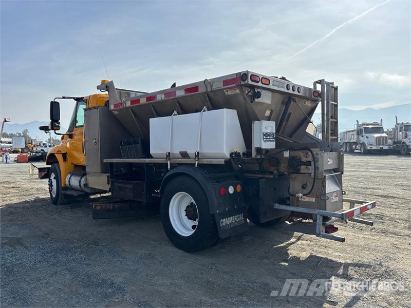 International 4400 Комбинированные дорожные машины