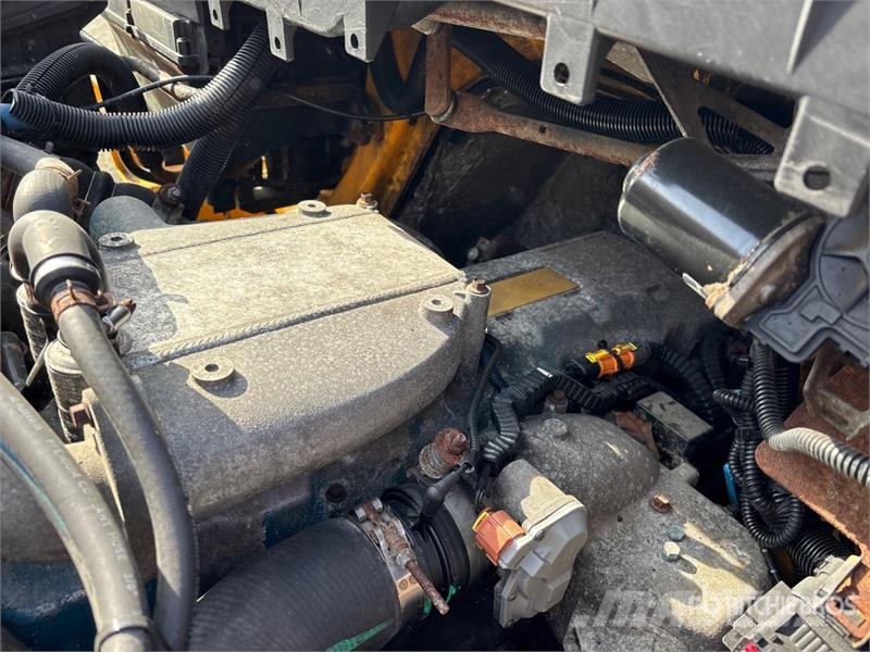 International 4400 Комбинированные дорожные машины