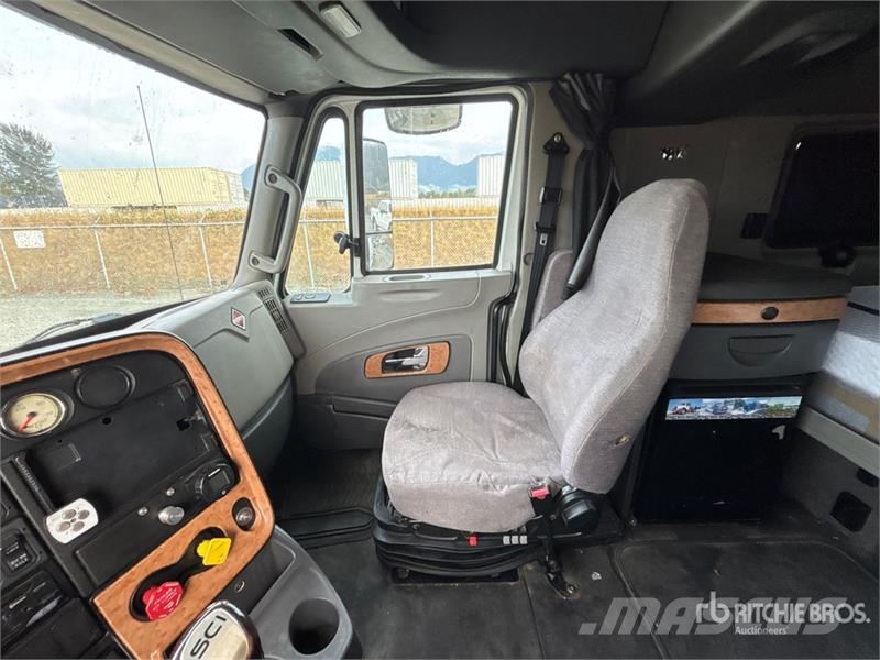 International 6x4 T/A Sleeper Truck Tractor Nyergesvontatók