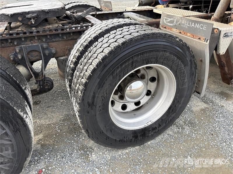 International 6x4 T/A Sleeper Truck Tractor Nyergesvontatók