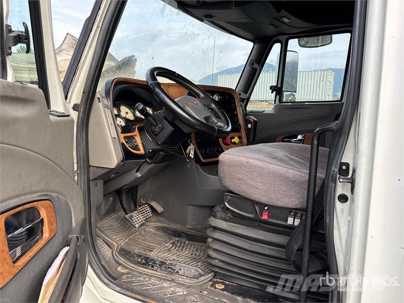 International 6x4 T/A Sleeper Truck Tractor Nyergesvontatók
