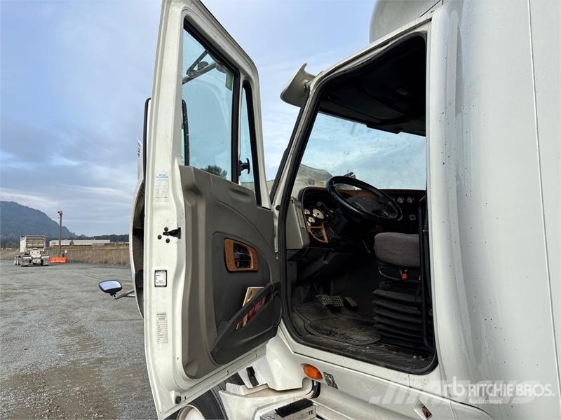 International 6x4 T/A Sleeper Truck Tractor Nyergesvontatók