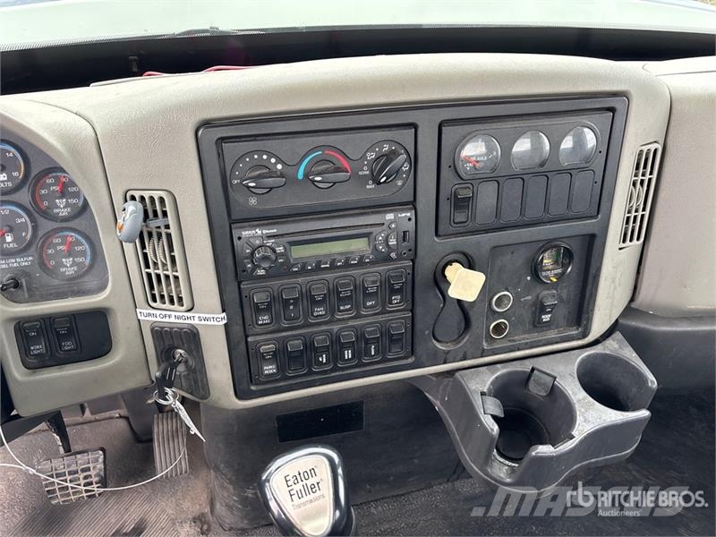 International 7400 Pagalbos kelyje automobiliai