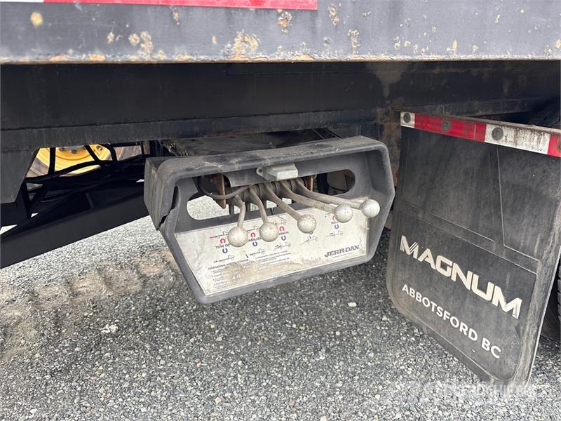 International 7400 Pagalbos kelyje automobiliai