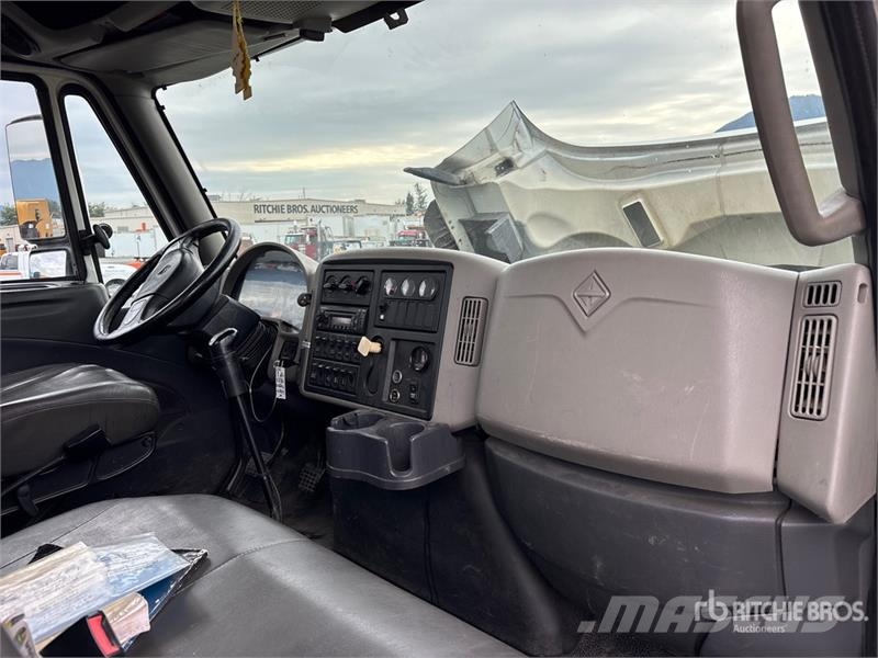International 7400 Pagalbos kelyje automobiliai