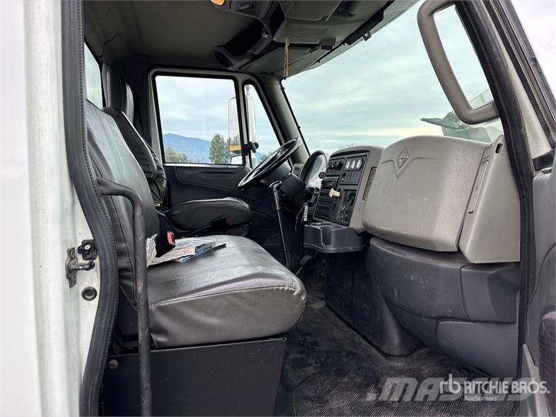 International 7400 Pagalbos kelyje automobiliai
