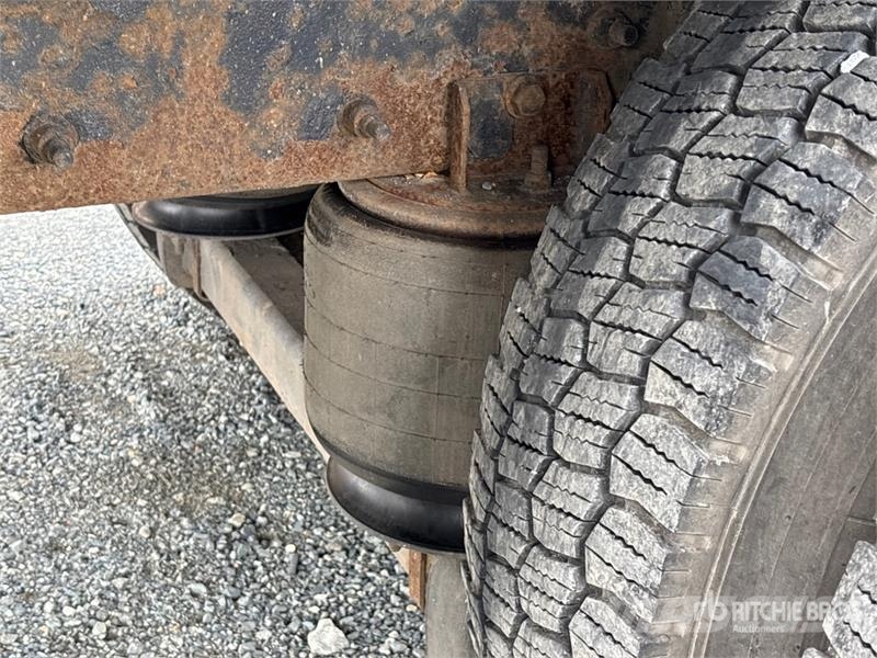 International 7400 Pagalbos kelyje automobiliai