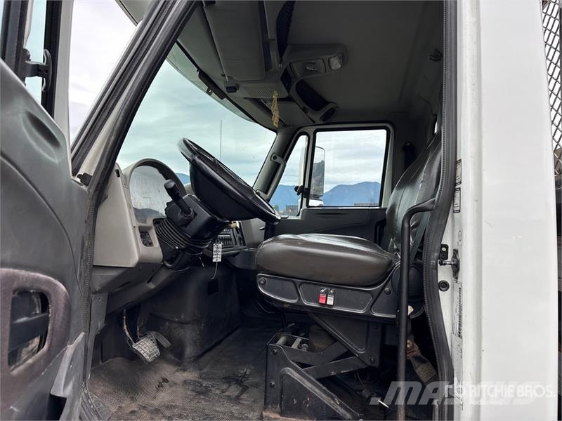 International 7400 Pagalbos kelyje automobiliai