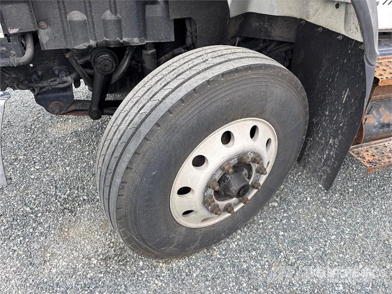 International 7400 Pagalbos kelyje automobiliai