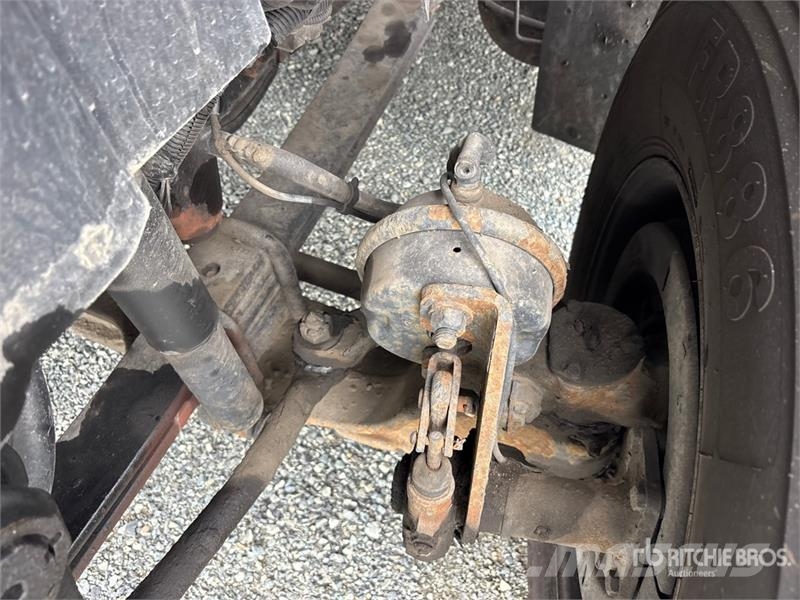 International 7400 Pagalbos kelyje automobiliai