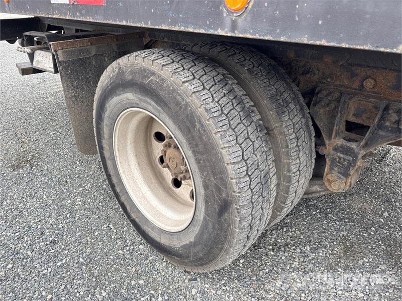 International 7400 Pagalbos kelyje automobiliai