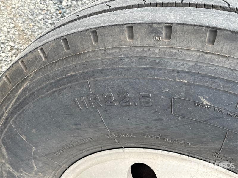 International 7400 Pagalbos kelyje automobiliai