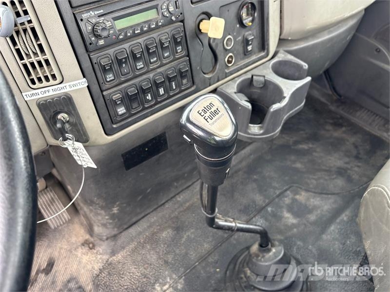 International 7400 Pagalbos kelyje automobiliai