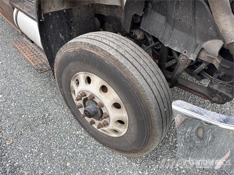 International 7400 Pagalbos kelyje automobiliai