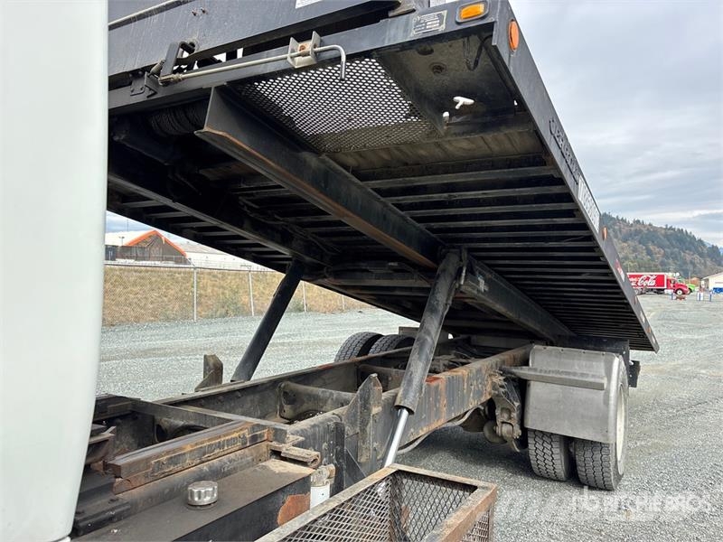 International 7400 Pagalbos kelyje automobiliai