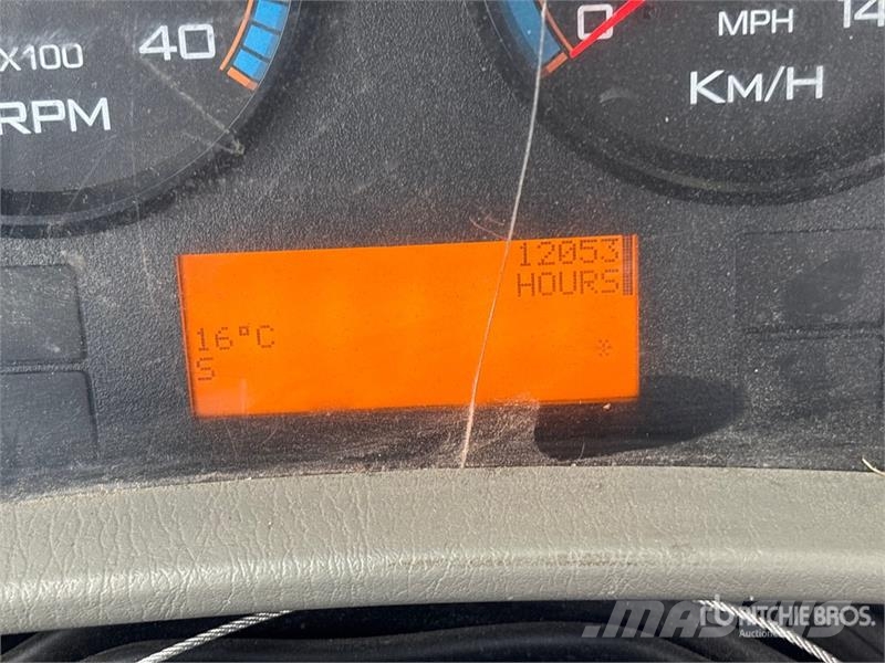 International 7400 Pagalbos kelyje automobiliai