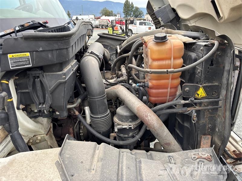 International 7400 Pagalbos kelyje automobiliai