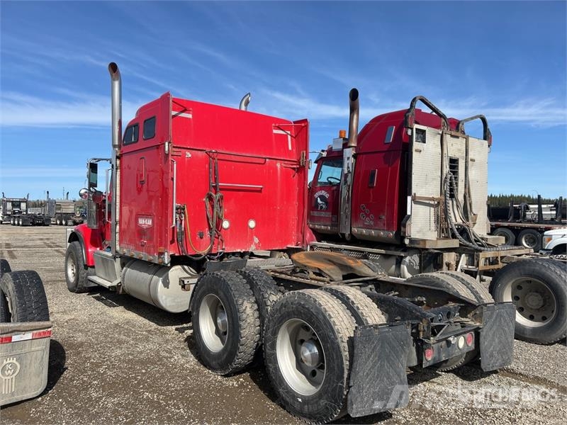 International 9900i 6x4 T/A Sleeper Truck Tractor (Inoperable) Vlačilci