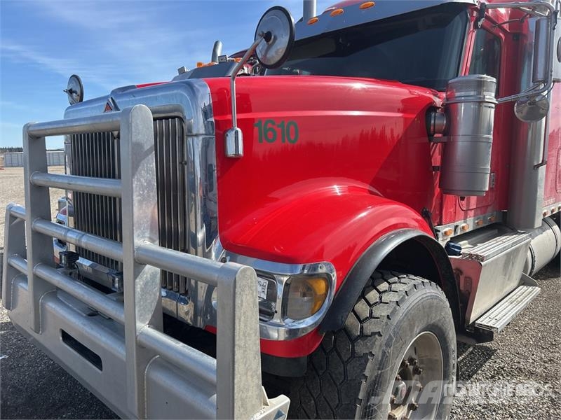 International 9900i 6x4 T/A Sleeper Truck Tractor (Inoperable) Vlačilci