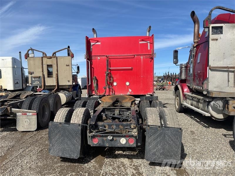 International 9900i 6x4 T/A Sleeper Truck Tractor (Inoperable) Vlačilci