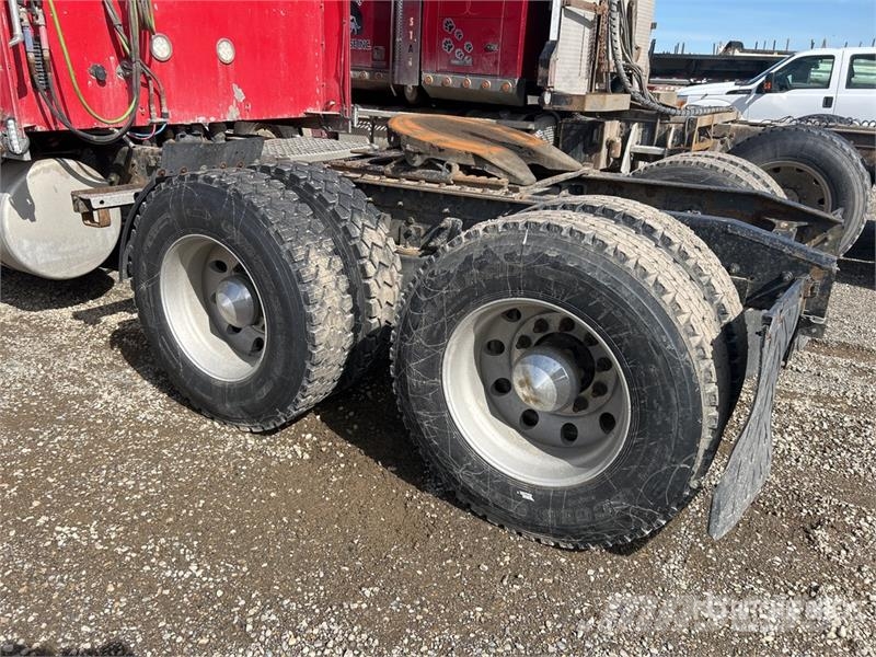International 9900i 6x4 T/A Sleeper Truck Tractor (Inoperable) Vlačilci