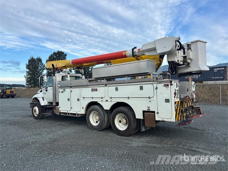 International AM855 55 ft on International 7500 6x4 Bucket Truck Plataformas sobre camión