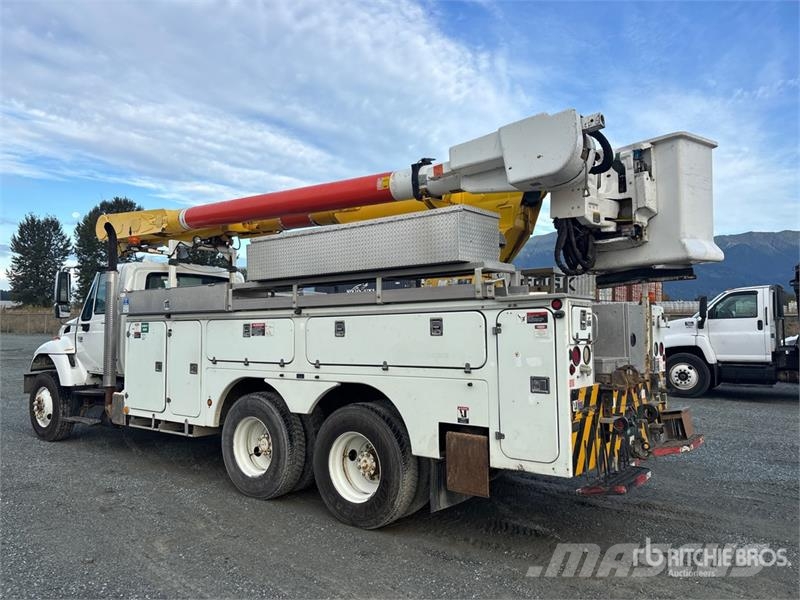 International AM855 55 ft on International 7500 6x4 Bucket Truck Plataformas sobre camión