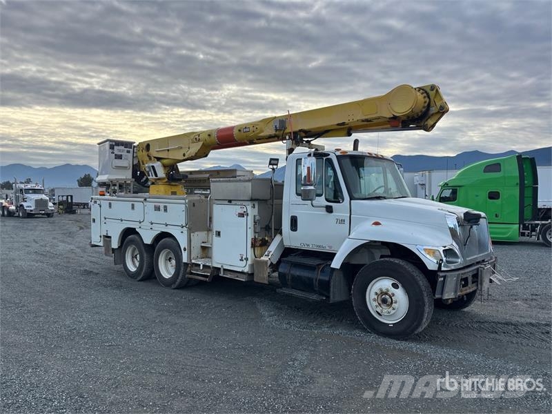 International AM855 55 ft on International 7500 6x4 Bucket Truck Plataformas sobre camión