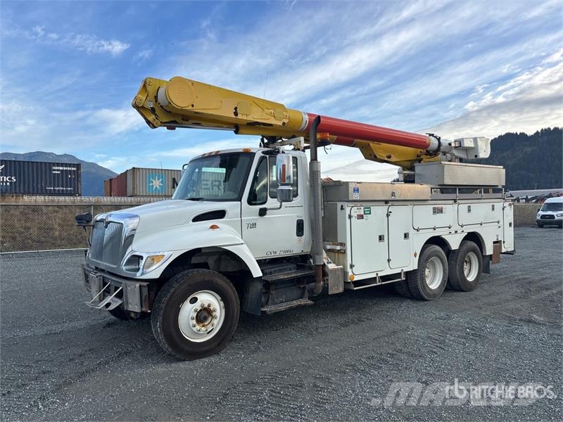 International AM855 55 ft on International 7500 6x4 Bucket Truck Plataformas sobre camión