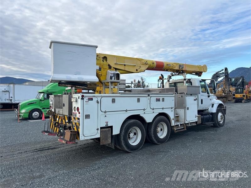 International AM855 55 ft on International 7500 6x4 Bucket Truck Plataformas sobre camión