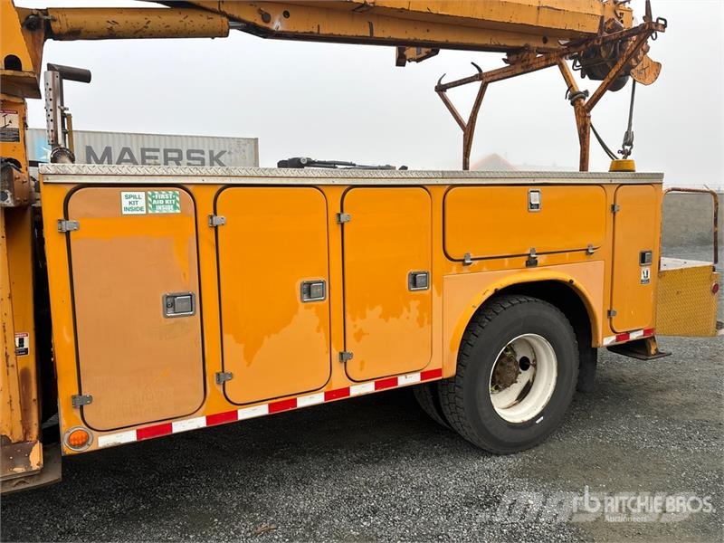International D845A-B 20230 lb Straight Boom on International 49 Camiones grúa
