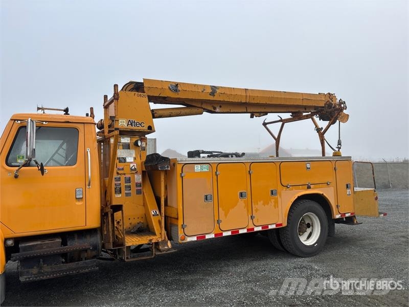 International D845A-B 20230 lb Straight Boom on International 49 Camiones grúa