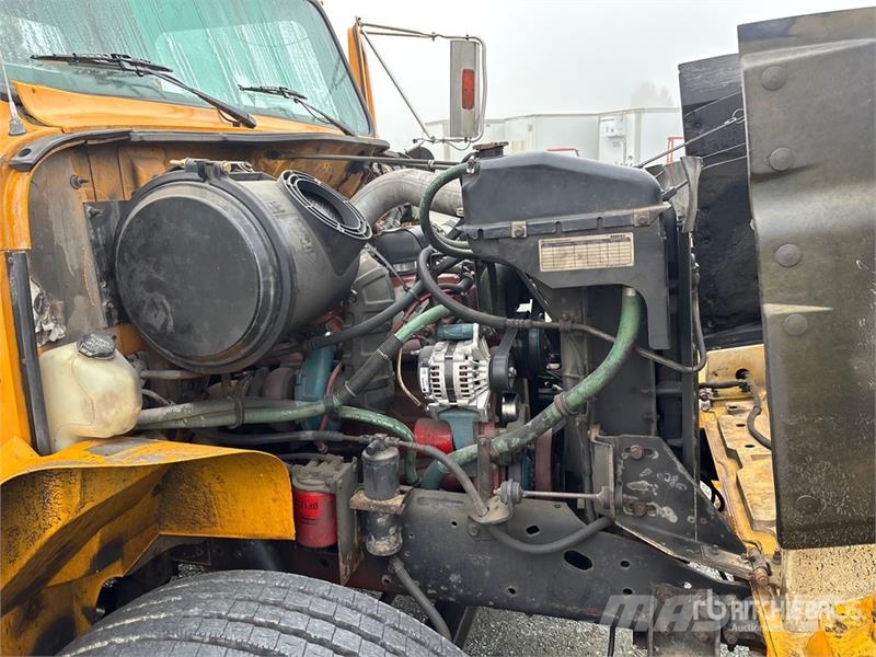 International D845A-B 20230 lb Straight Boom on International 49 Camiones grúa