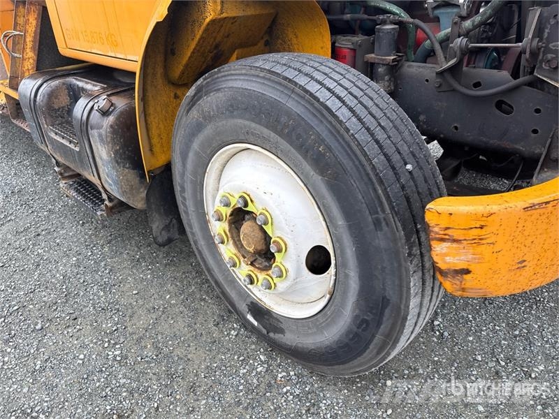 International D845A-B 20230 lb Straight Boom on International 49 Camiones grúa
