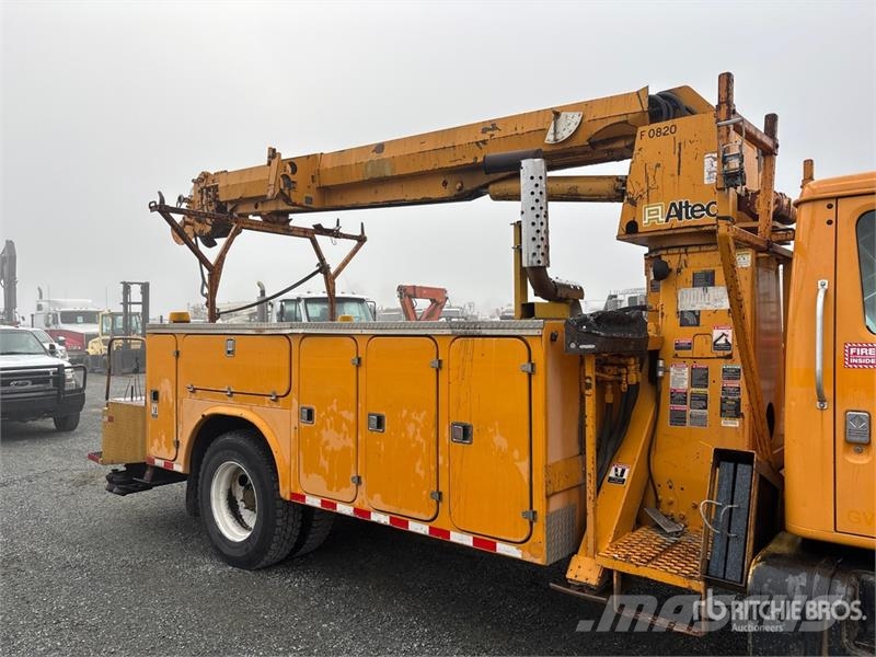 International D845A-B 20230 lb Straight Boom on International 49 Camiones grúa