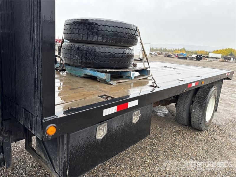 International DuraStar 4300 4x2 Crew Cab Flatbed Truck Flatbed/Dropside trucks